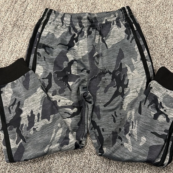 Adidas Focus Jogger Boys size 6 - Picture 6 of 6